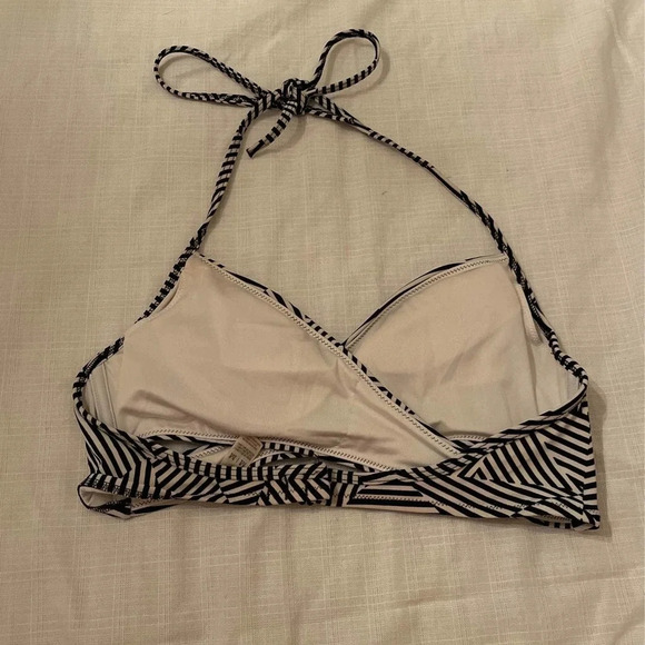 Victoria’s Secret pink crossover bikini top - Picture 2 of 3